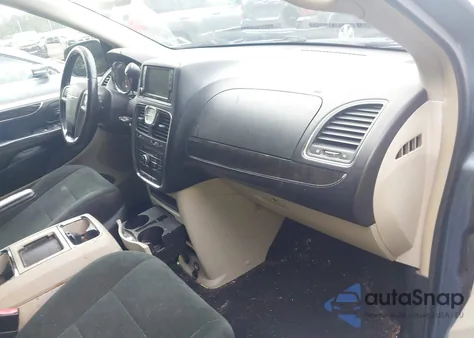 2011 Chrysler Town & Country Touring z USA, uszkodzony, nr VIN 2A4RR5DG9BR770959